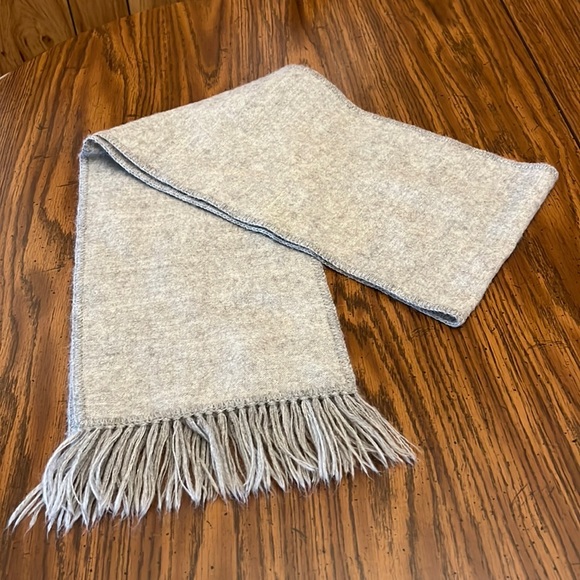 💯 Baby Alpaca Light Gray Fringe Scarf - Picture 1 of 7